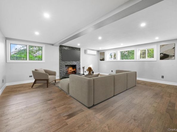 4 Wintergreen Drive, Melville NY 11747