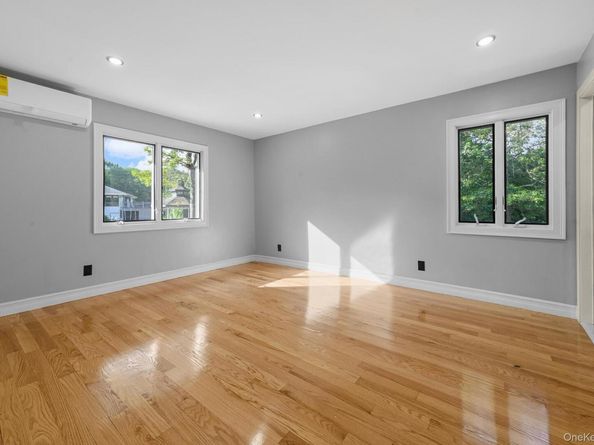 4 Wintergreen Drive, Melville NY 11747