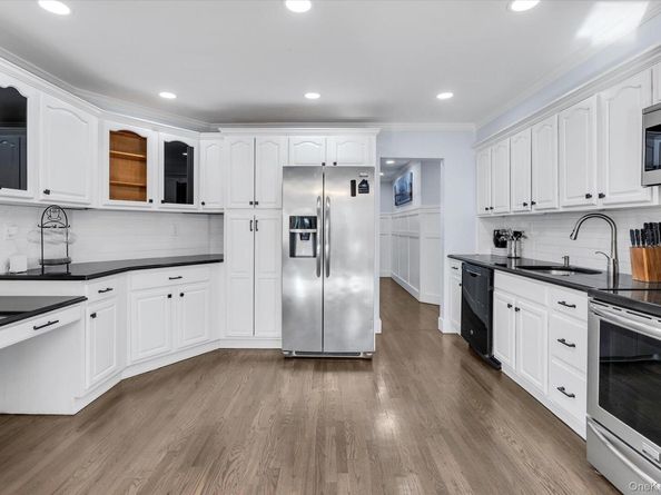 56 Fairfields Lane, Huntington Station NY 11746