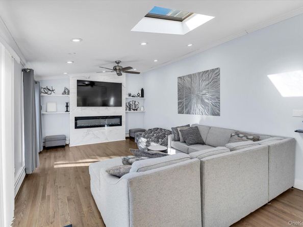 56 Fairfields Lane, Huntington Station NY 11746