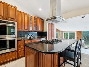 15 Baylis Place, Lynbrook NY 11563