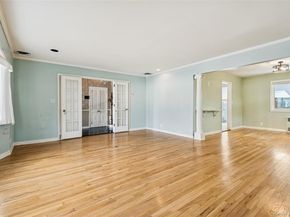 15 Baylis Place, Lynbrook NY 11563