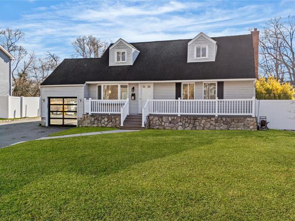 28 Ellen Place, Kings Park NY 11754