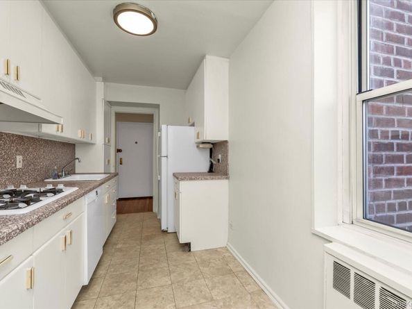 209-80 18 Avenue 6D, Bayside NY 11360