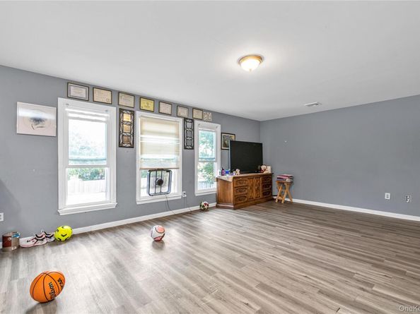 94 W 11th Street, Huntington Station NY 11746
