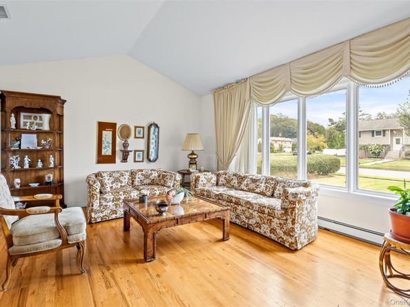3 Louis Place, Nesconset NY 11767