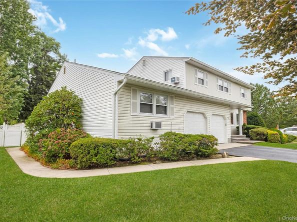 84 White Oak Street, Deer Park NY 11729