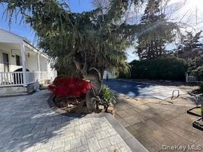84 White Oak Street, Deer Park NY 11729
