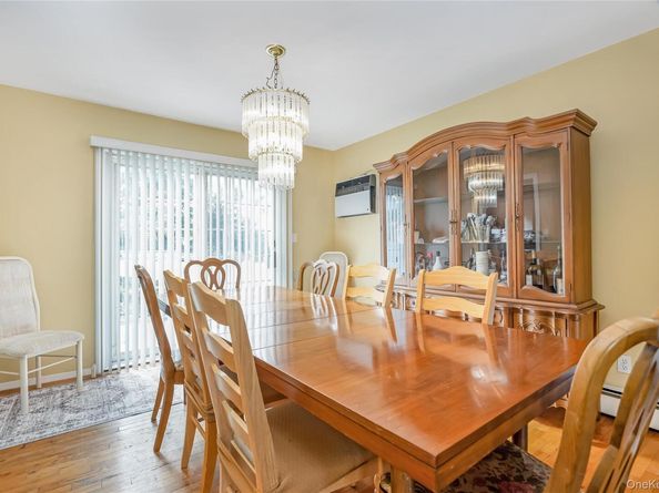 84 White Oak Street, Deer Park NY 11729