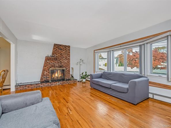 84 White Oak Street, Deer Park NY 11729