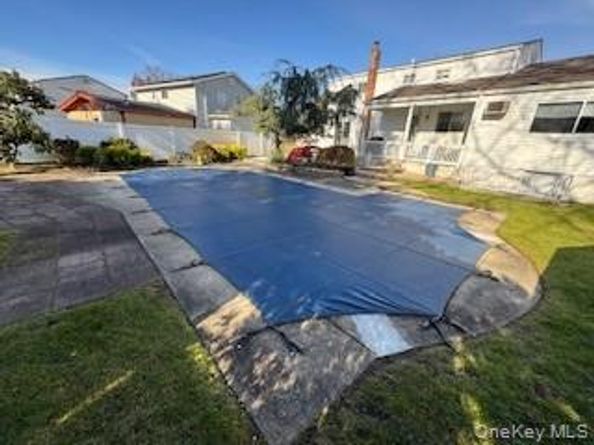 84 White Oak Street, Deer Park NY 11729