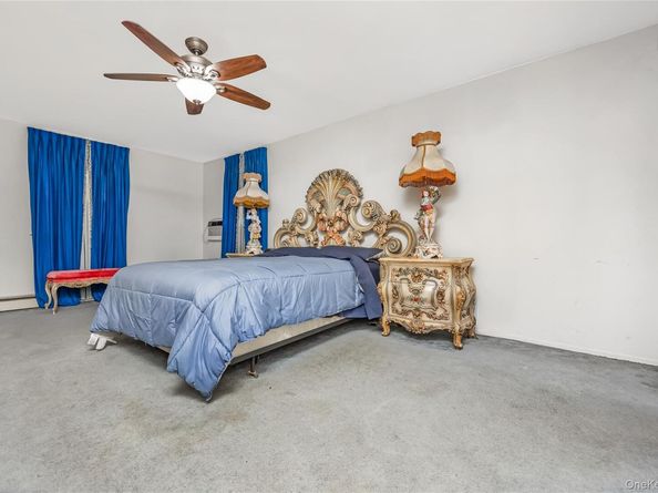 84 White Oak Street, Deer Park NY 11729