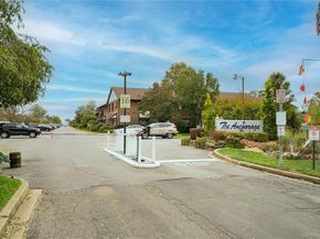 211 Mariners Way, Copiague NY 11726