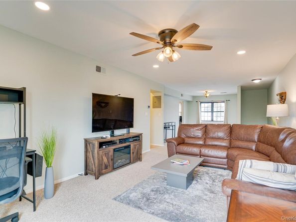211 Mariners Way, Copiague NY 11726