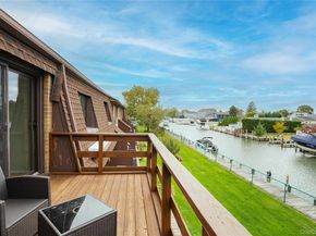 211 Mariners Way, Copiague NY 11726