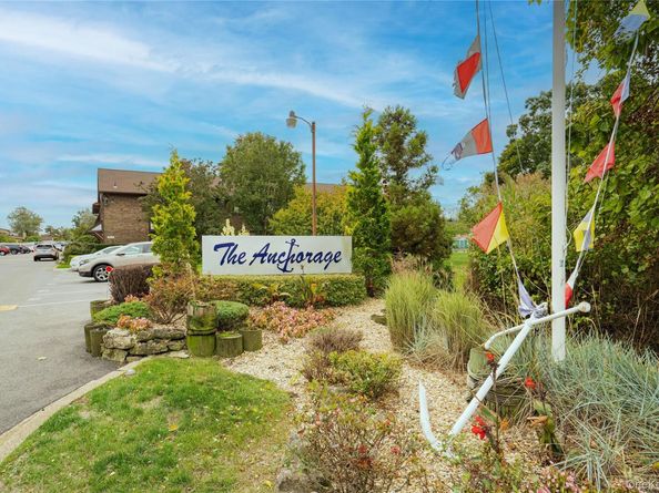 211 Mariners Way, Copiague NY 11726