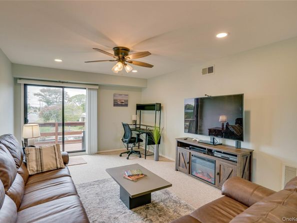 211 Mariners Way, Copiague NY 11726