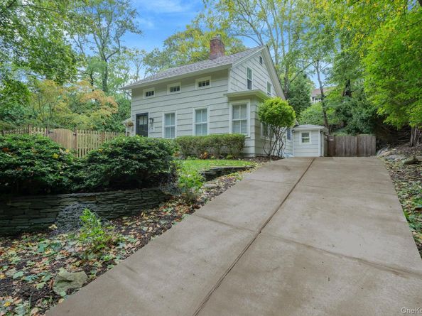 69 Hollow Road, Stony Brook NY 11790