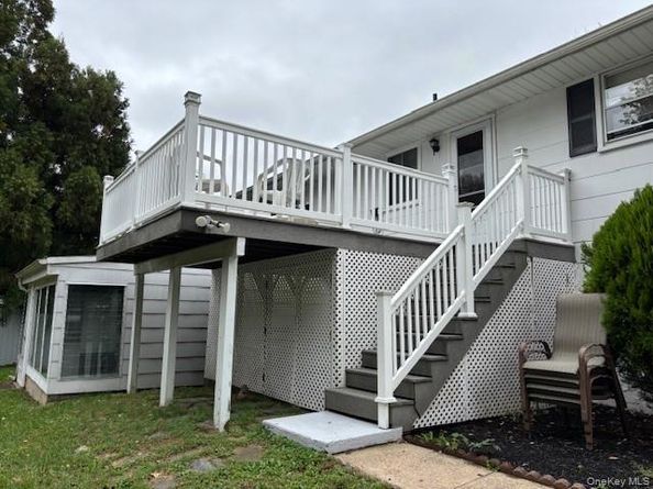 59 Edgewood Avenue, Oakdale NY 11769