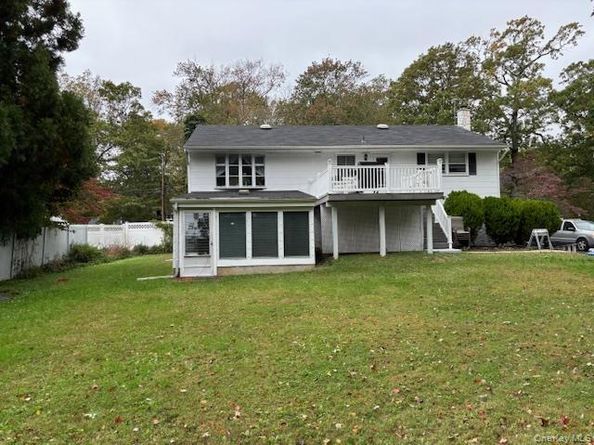 59 Edgewood Avenue, Oakdale NY 11769