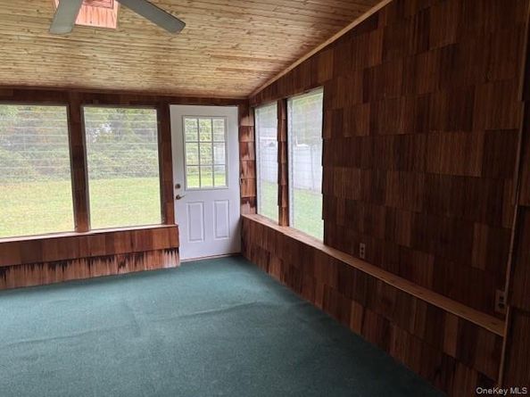 59 Edgewood Avenue, Oakdale NY 11769