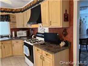59 Edgewood Avenue, Oakdale NY 11769
