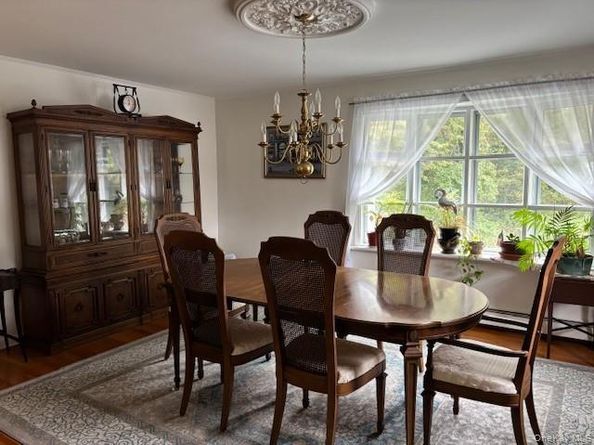 59 Edgewood Avenue, Oakdale NY 11769