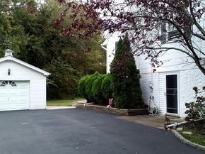 59 Edgewood Avenue, Oakdale NY 11769