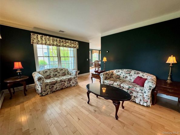 886 Sound Shore Road, Riverhead NY 11901
