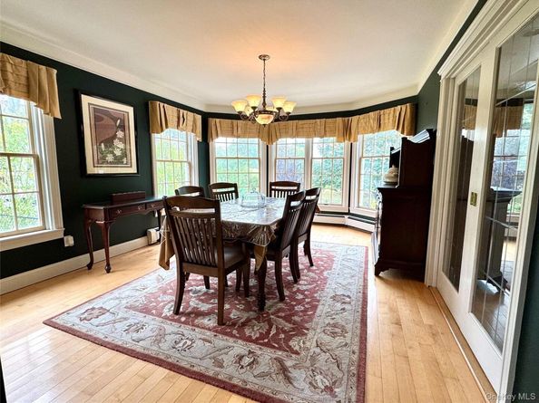 886 Sound Shore Road, Riverhead NY 11901