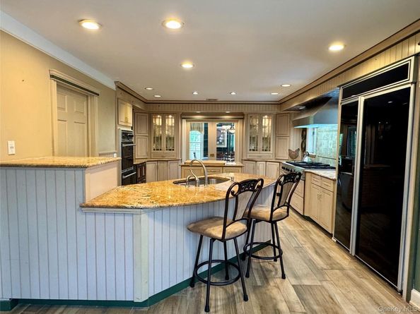 886 Sound Shore Road, Riverhead NY 11901