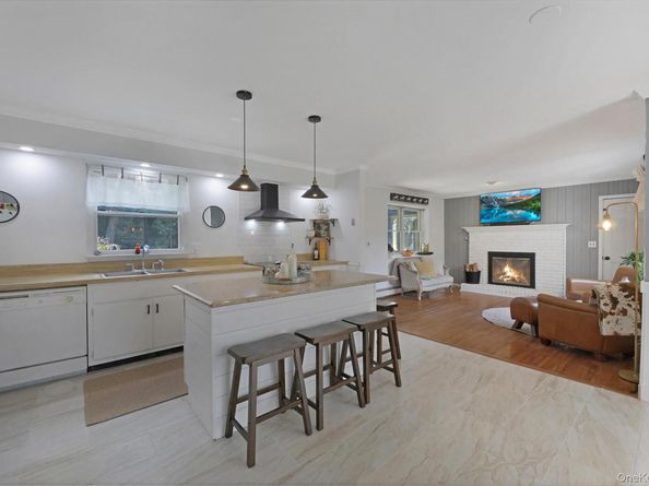 48 Nidzyn Avenue, Remsenburg NY 11960