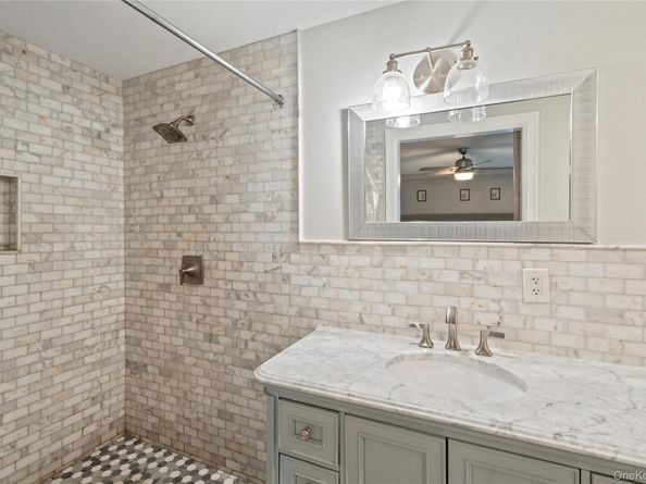14 S Hollow Road, Dix Hills NY 11746