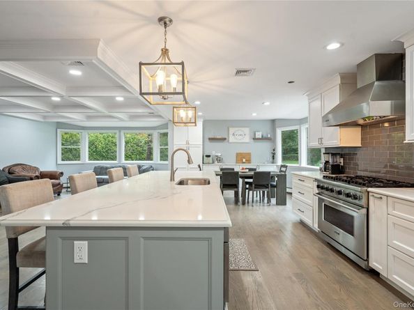 14 S Hollow Road, Dix Hills NY 11746
