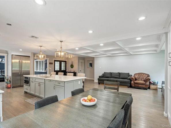 14 S Hollow Road, Dix Hills NY 11746