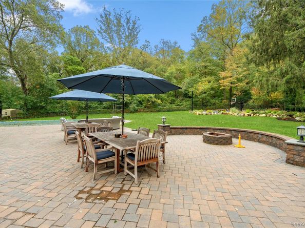14 S Hollow Road, Dix Hills NY 11746