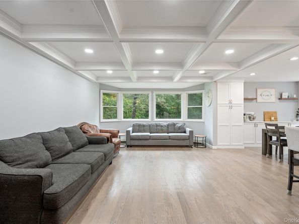 14 S Hollow Road, Dix Hills NY 11746