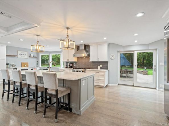 14 S Hollow Road, Dix Hills NY 11746