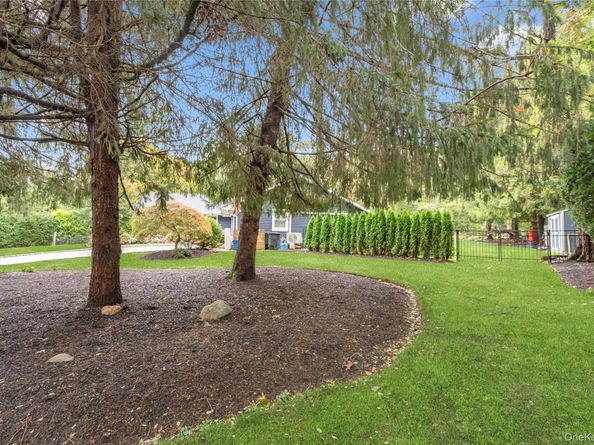 14 S Hollow Road, Dix Hills NY 11746