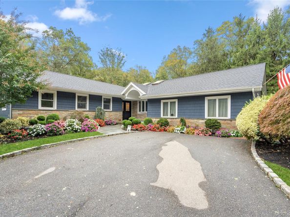 14 S Hollow Road, Dix Hills NY 11746