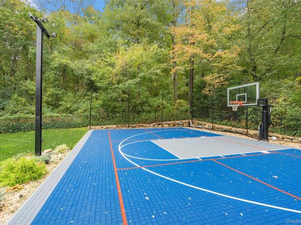 14 S Hollow Road, Dix Hills NY 11746