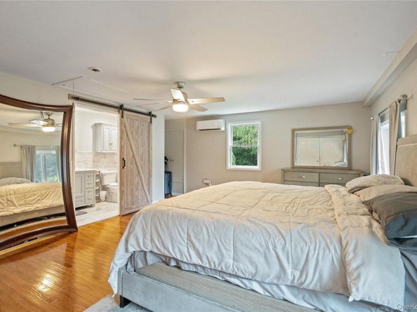 14 S Hollow Road, Dix Hills NY 11746