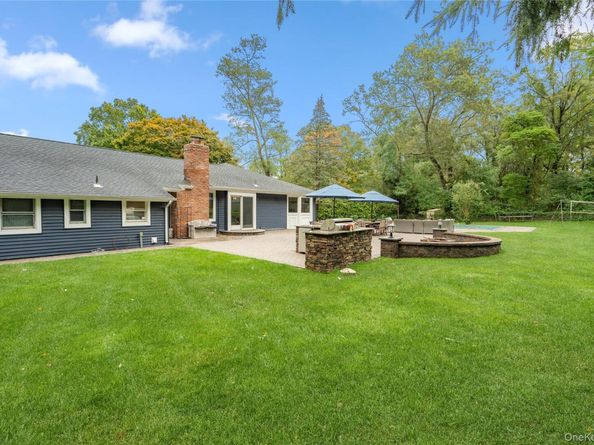 14 S Hollow Road, Dix Hills NY 11746