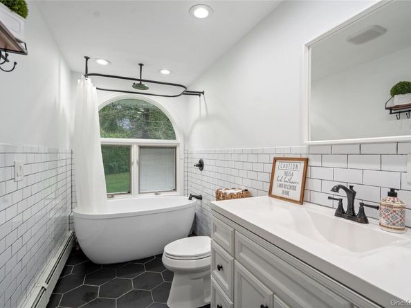 14 S Hollow Road, Dix Hills NY 11746