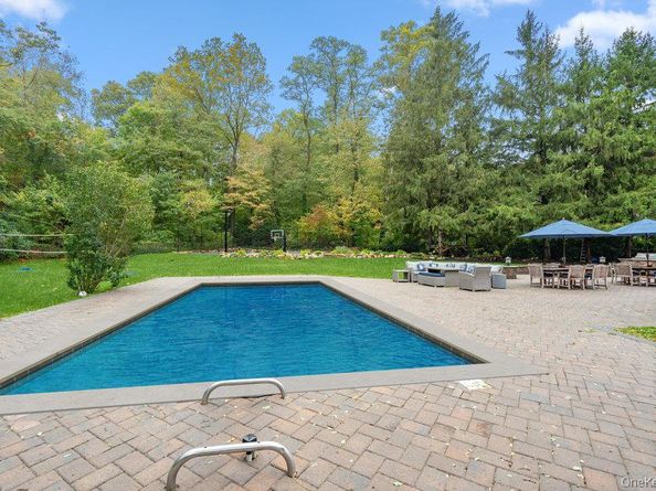14 S Hollow Road, Dix Hills NY 11746
