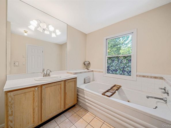 10 Sea Court Lane, Port Jefferson NY 11777