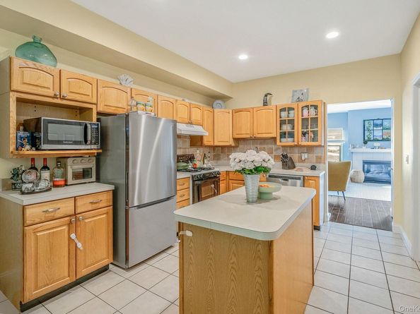 10 Sea Court Lane, Port Jefferson NY 11777