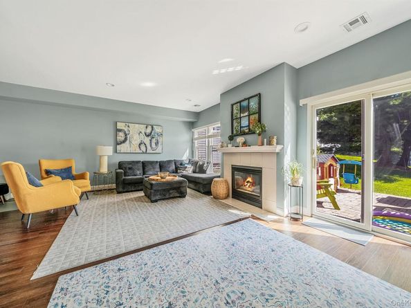 10 Sea Court Lane, Port Jefferson NY 11777