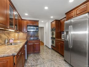 12 BOND Street 4C, Great Neck NY 11021