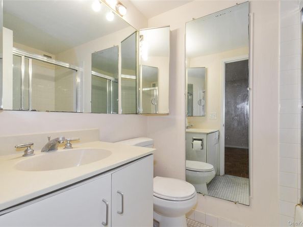 12 BOND Street 4C, Great Neck NY 11021